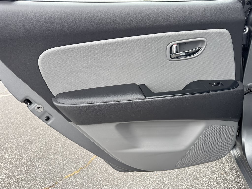 2010 Hyundai Elantra GLS photo