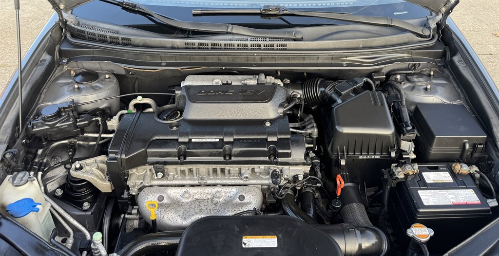 2010 Hyundai Elantra GLS photo