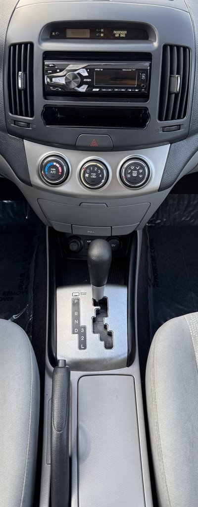 2010 Hyundai Elantra GLS photo
