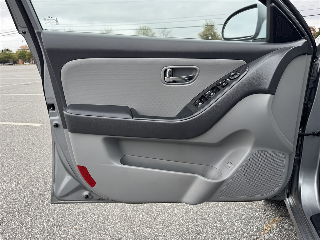 2010 Hyundai Elantra GLS photo