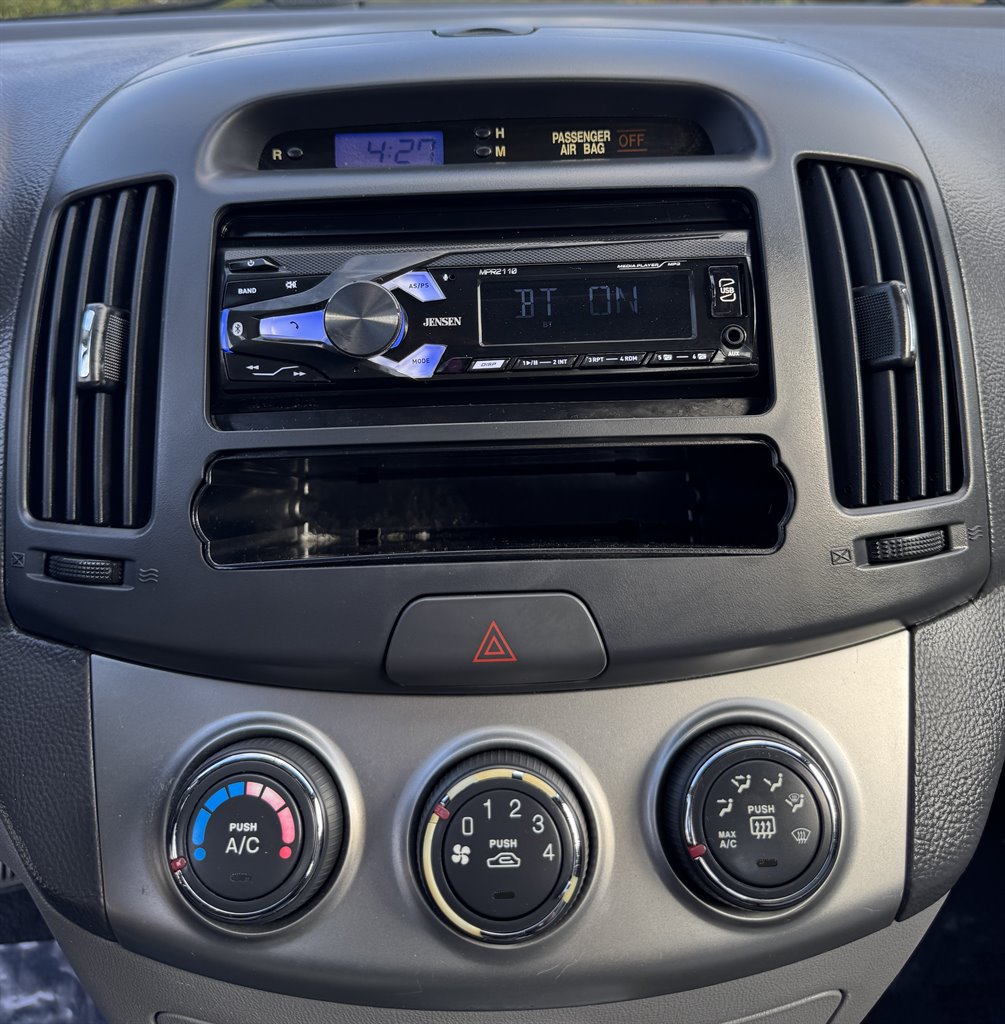 2010 Hyundai Elantra GLS photo