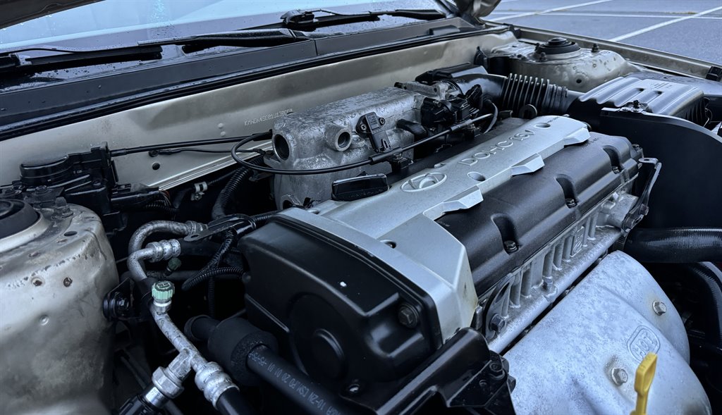 2001 Hyundai Elantra GLS photo