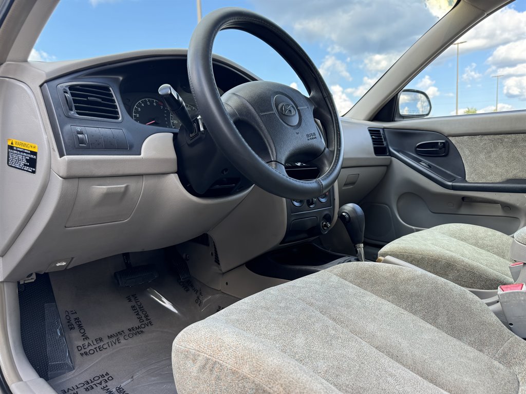 2001 Hyundai Elantra GLS photo