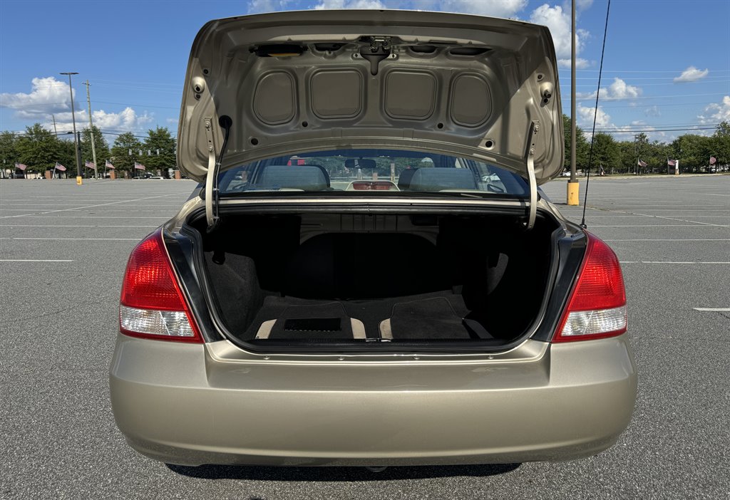 2001 Hyundai Elantra GLS photo