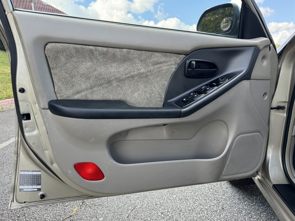 2001 Hyundai Elantra GLS photo