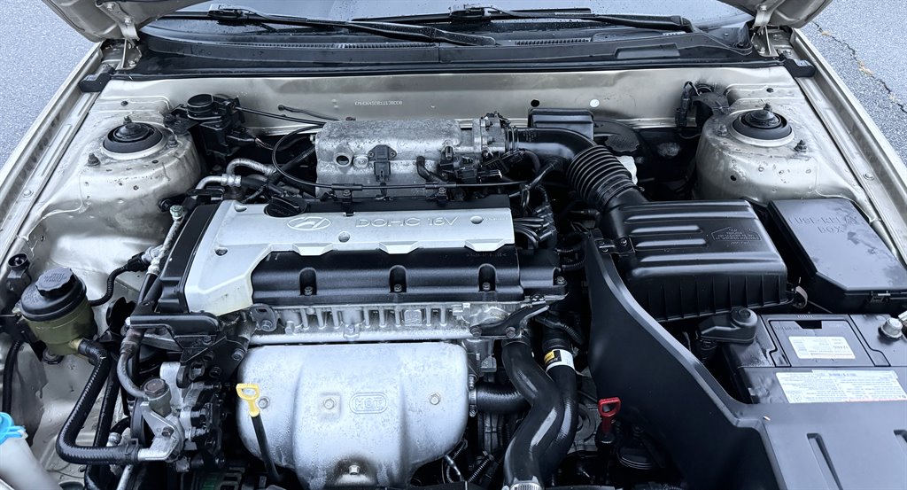 2001 Hyundai Elantra GLS photo