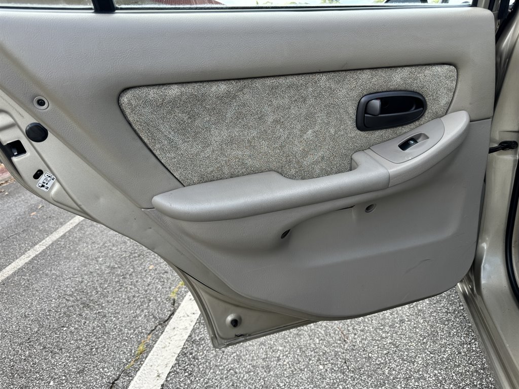 2001 Hyundai Elantra GLS photo