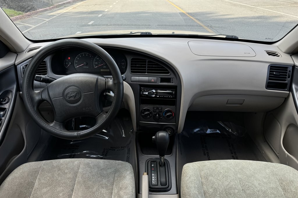 2001 Hyundai Elantra GLS photo