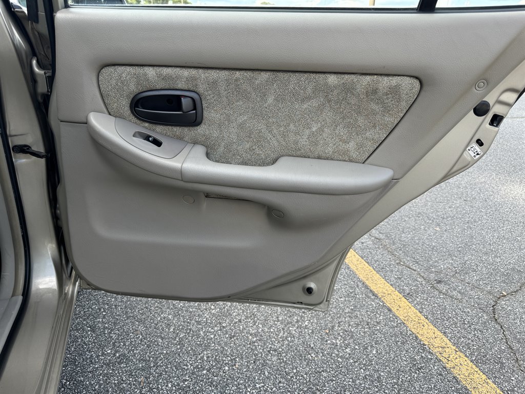 2001 Hyundai Elantra GLS photo