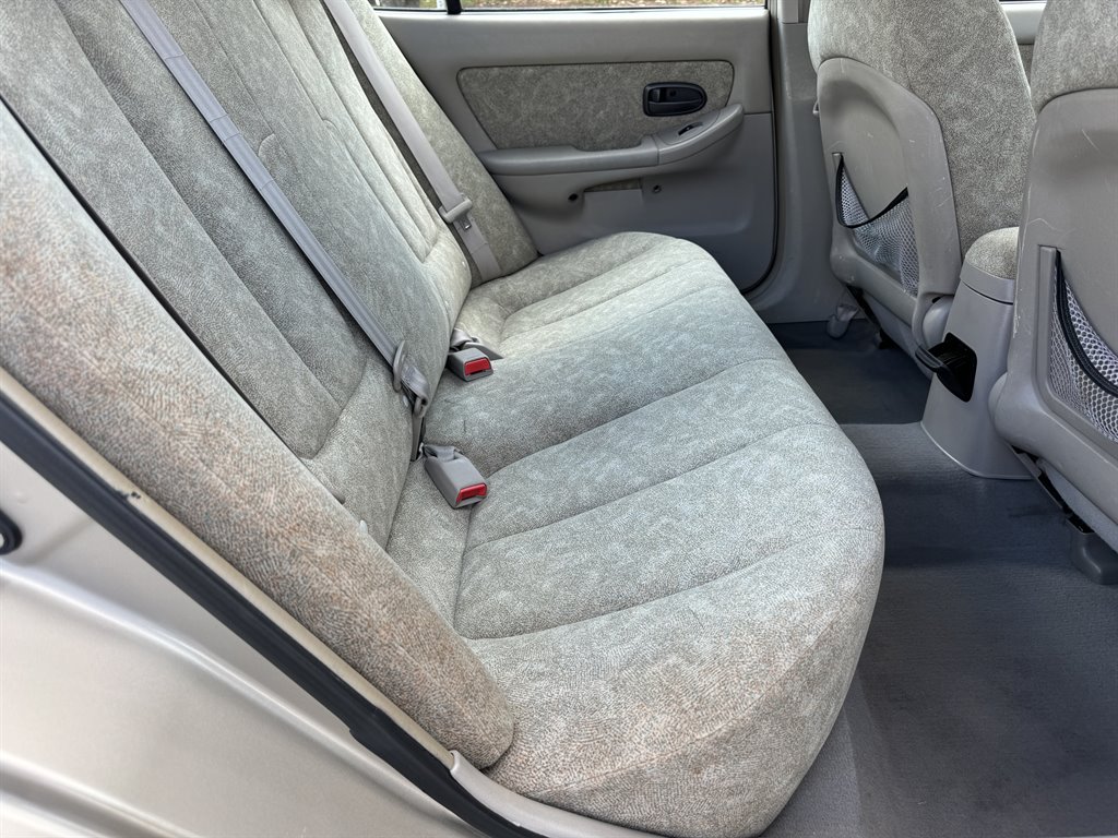 2001 Hyundai Elantra GLS photo