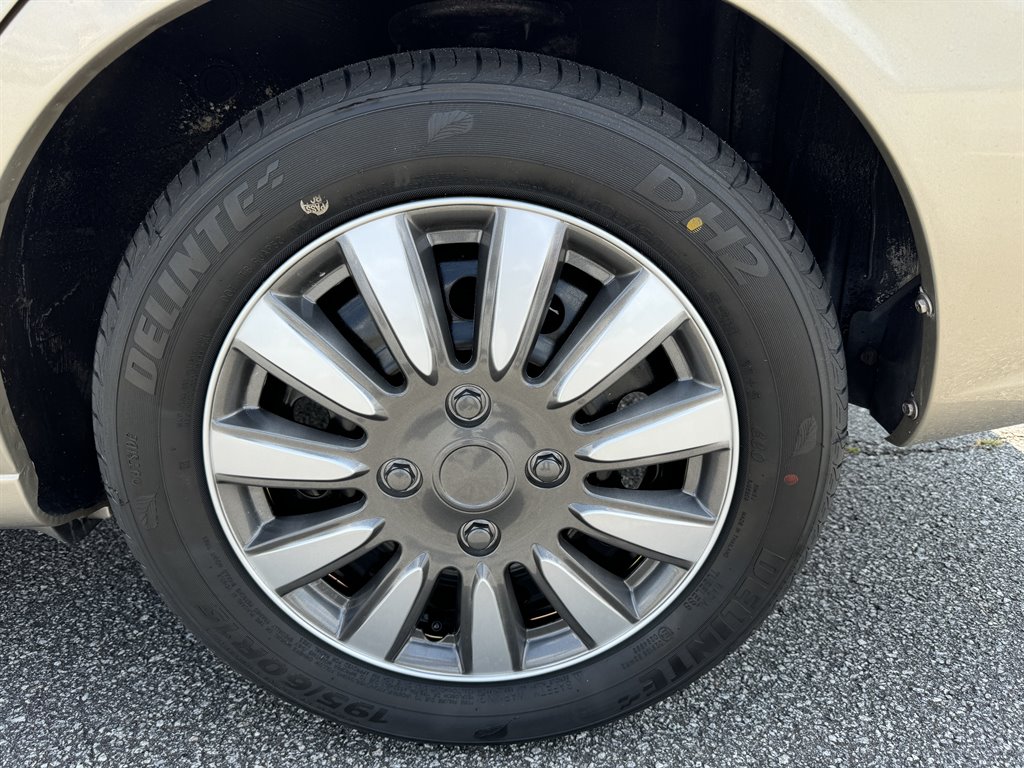 2001 Hyundai Elantra GLS photo