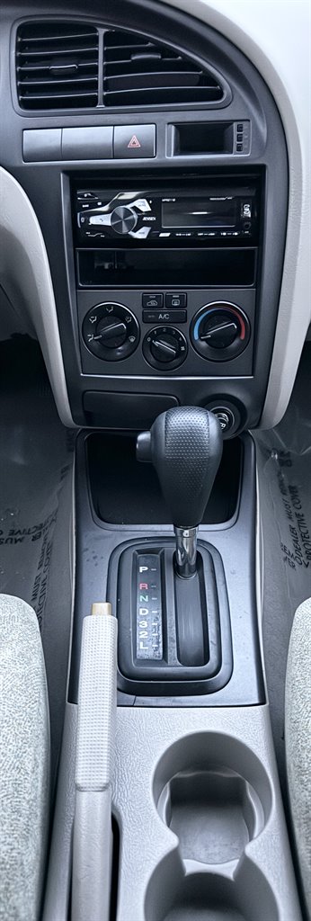 2001 Hyundai Elantra GLS photo