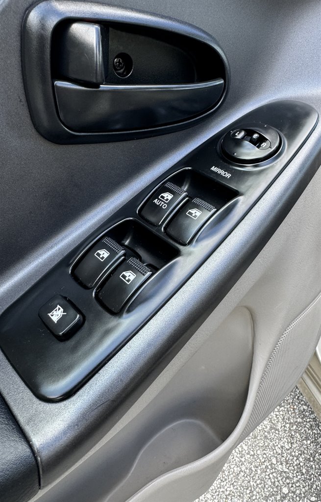 2001 Hyundai Elantra GLS photo