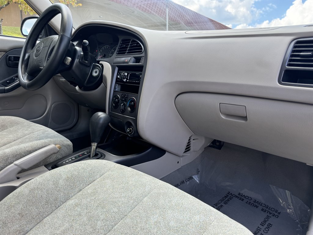 2001 Hyundai Elantra GLS photo