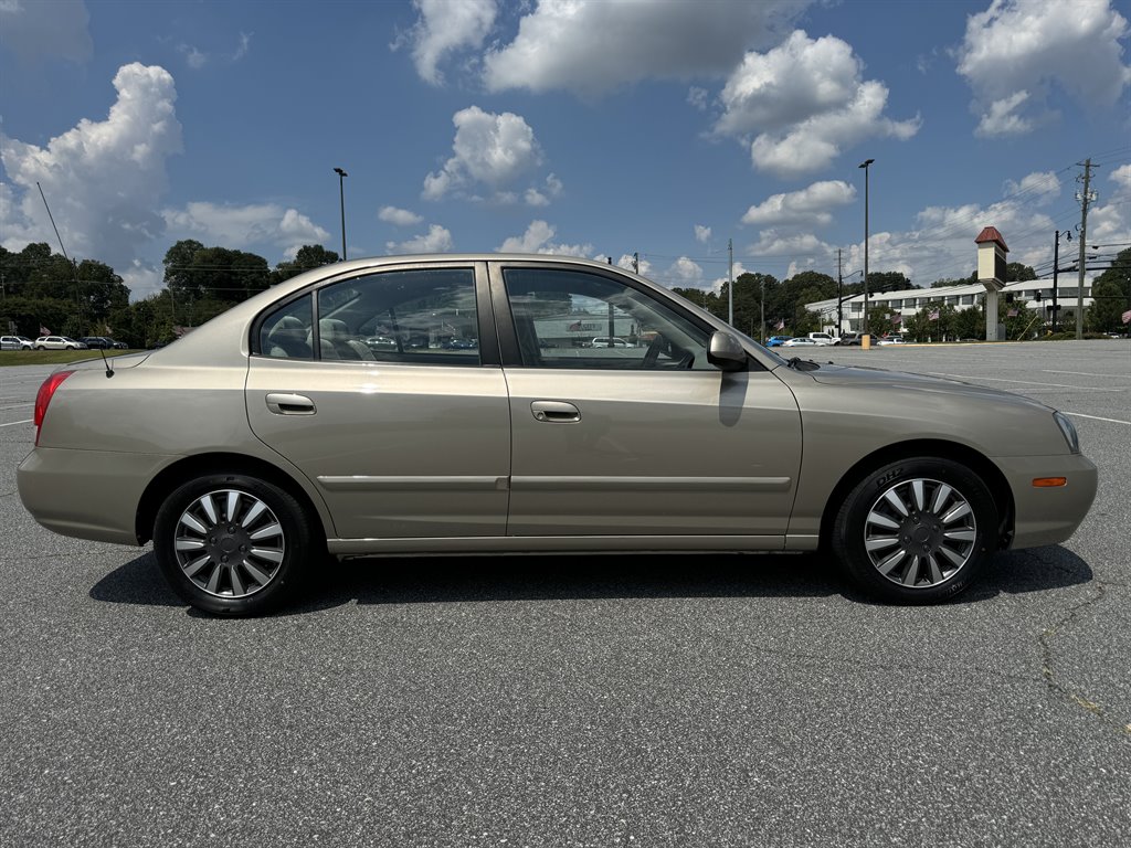 2001 Hyundai Elantra GLS photo
