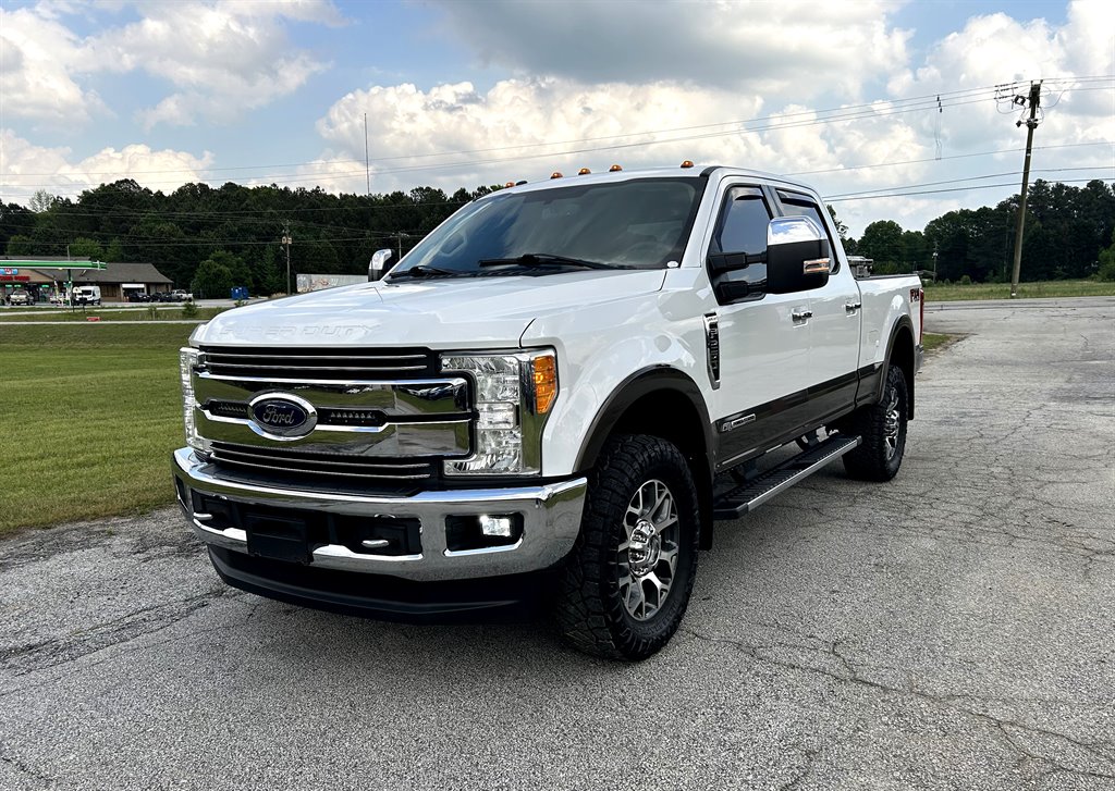 The 2017 Ford F250sd Lariat photos