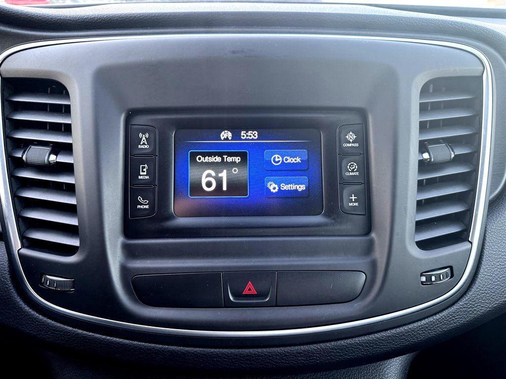 2015 Chrysler 200 - $6,995