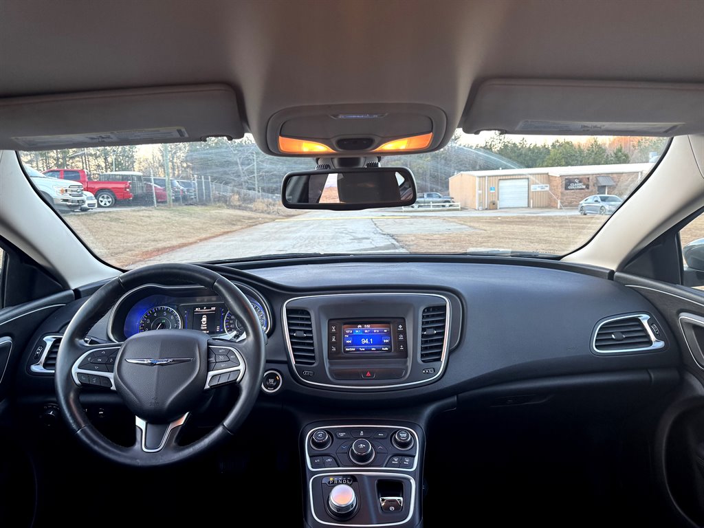 2015 Chrysler 200 - $6,995