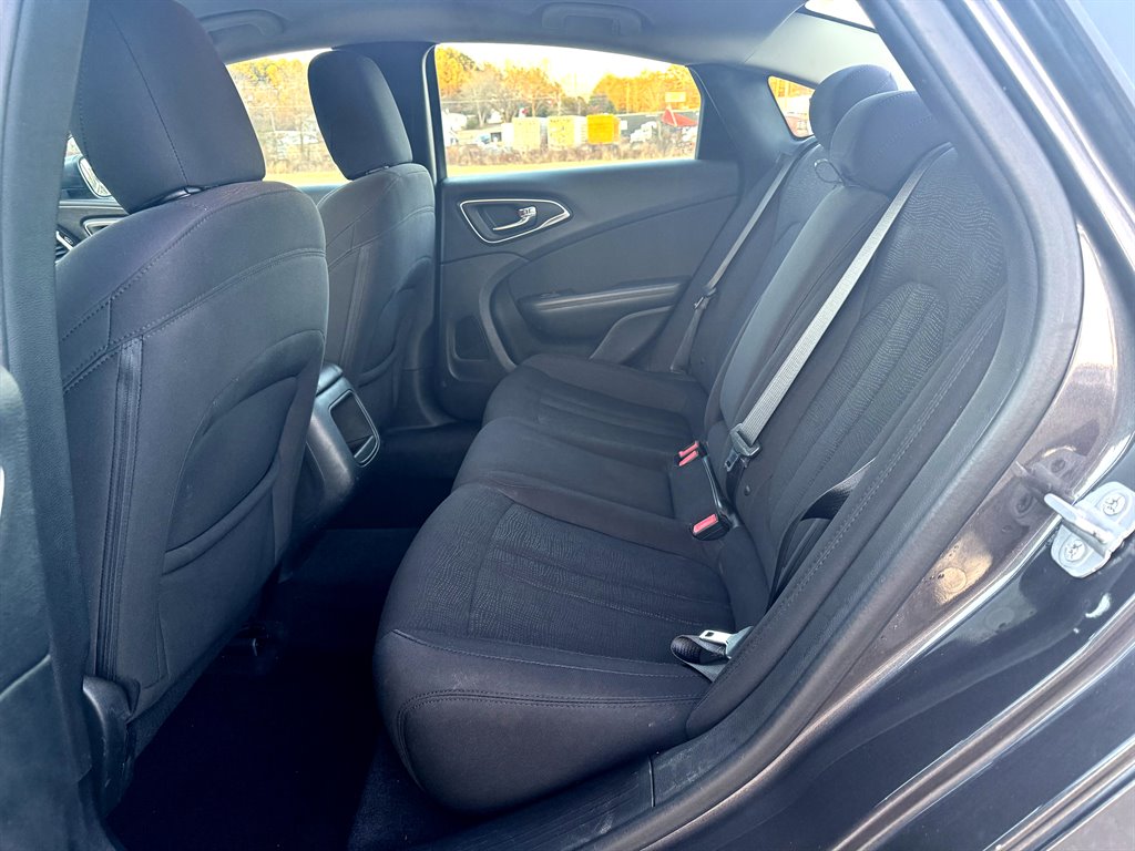 2015 Chrysler 200 - $6,995