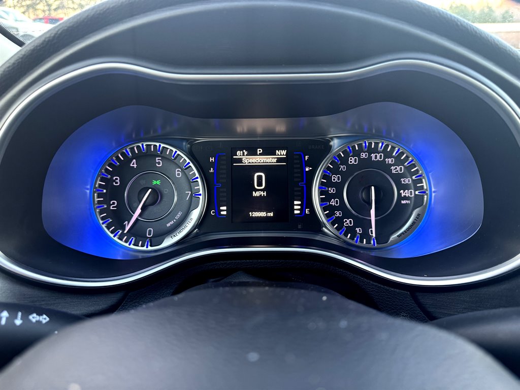 2015 Chrysler 200 - $6,995