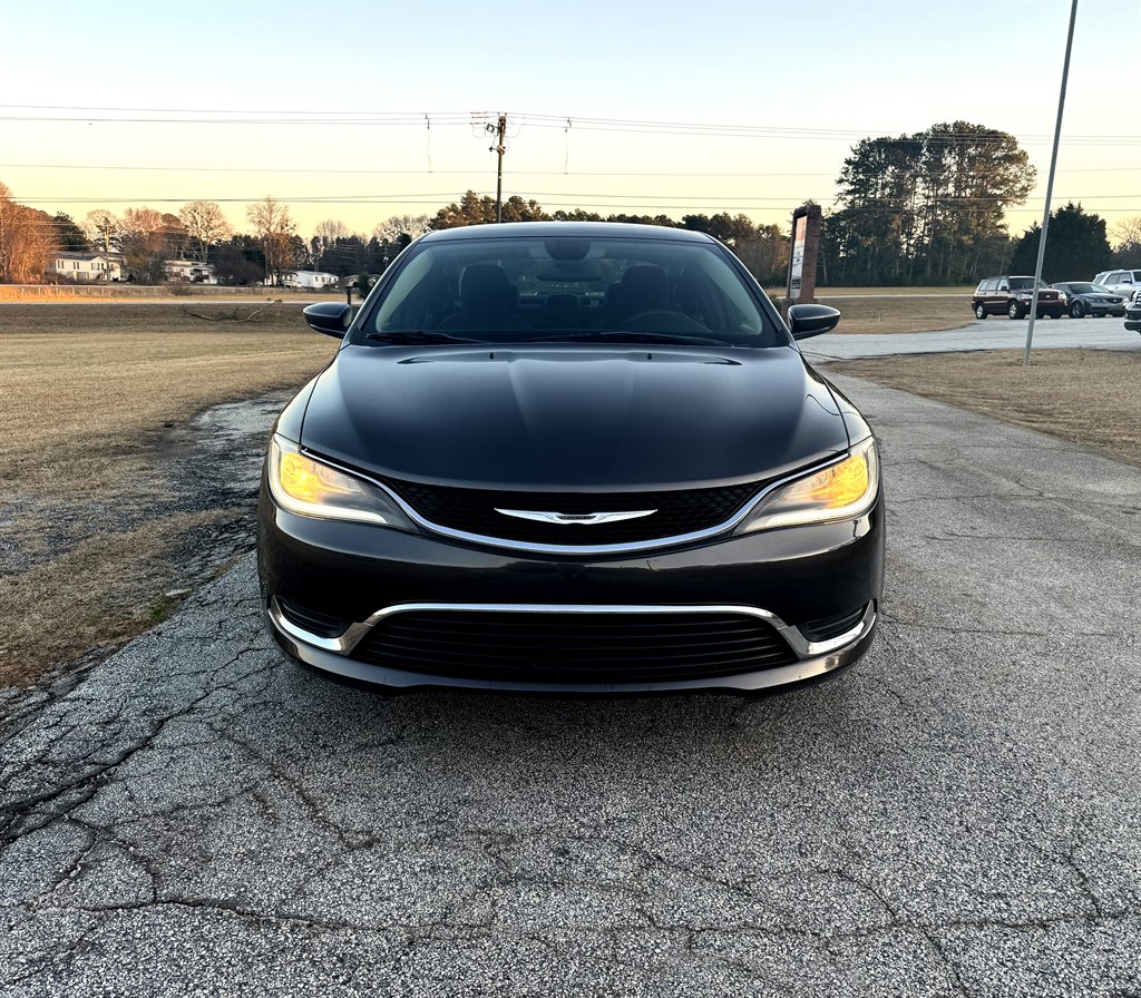 2015 Chrysler 200 - $6,995