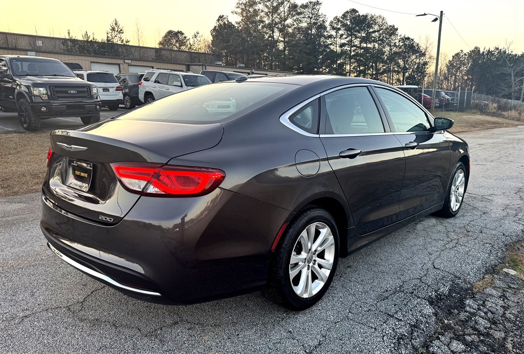 2015 Chrysler 200 - $6,995
