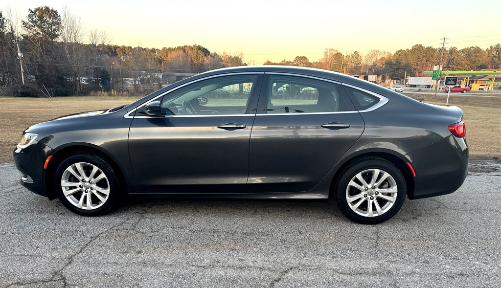 2015 Chrysler 200 - $6,995