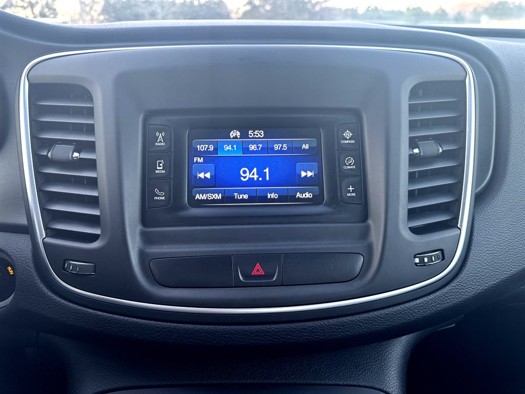 2015 Chrysler 200 - $6,995