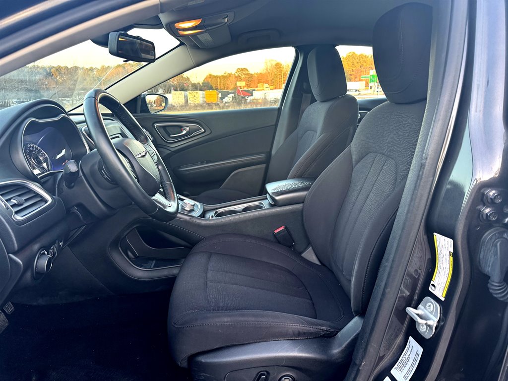 2015 Chrysler 200 - $6,995