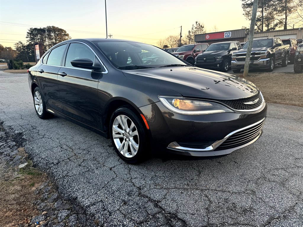 2015 Chrysler 200 - $6,995