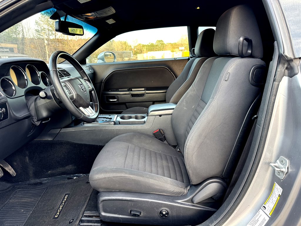 2014 Dodge Challenger SXT photo