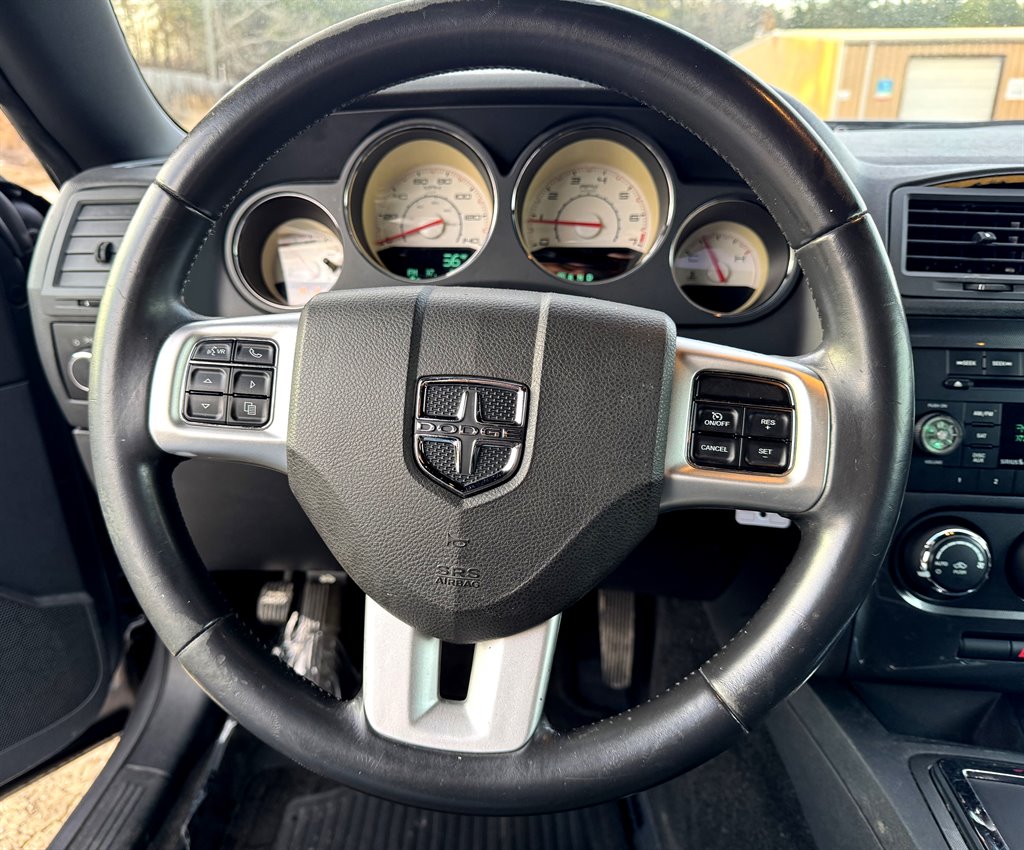 2014 Dodge Challenger SXT photo