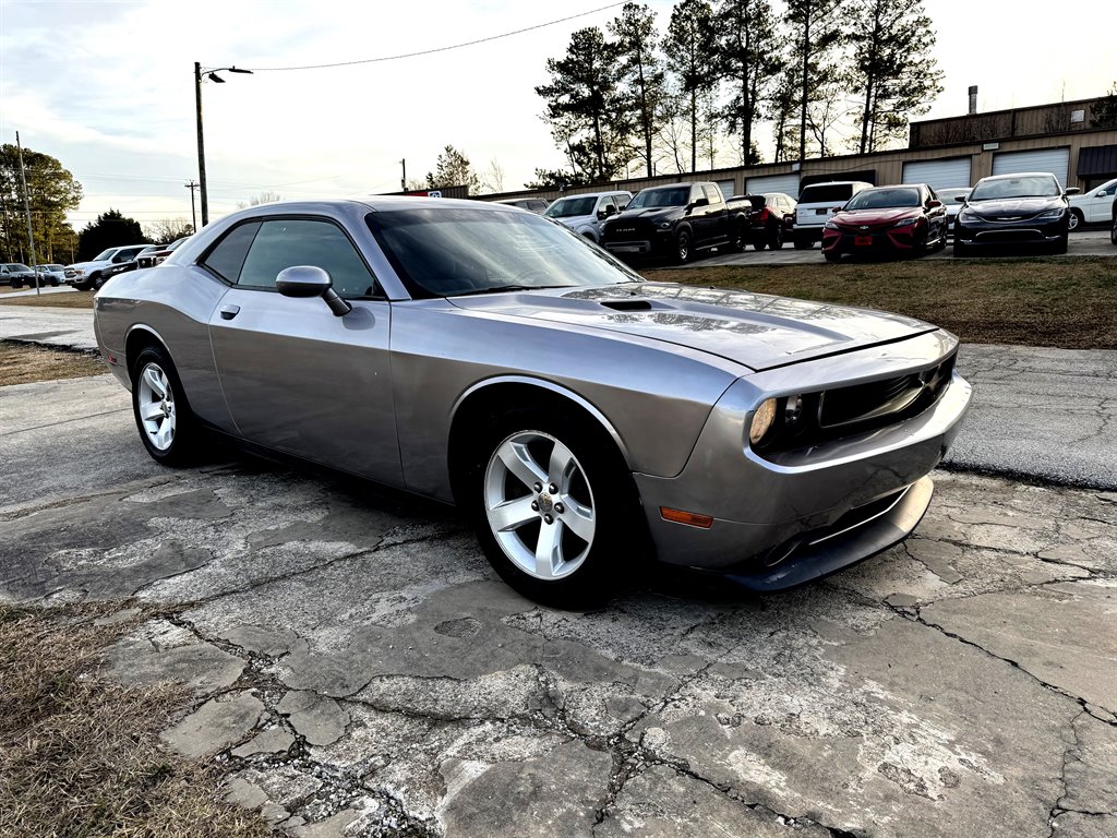 2014 Dodge Challenger SXT photo
