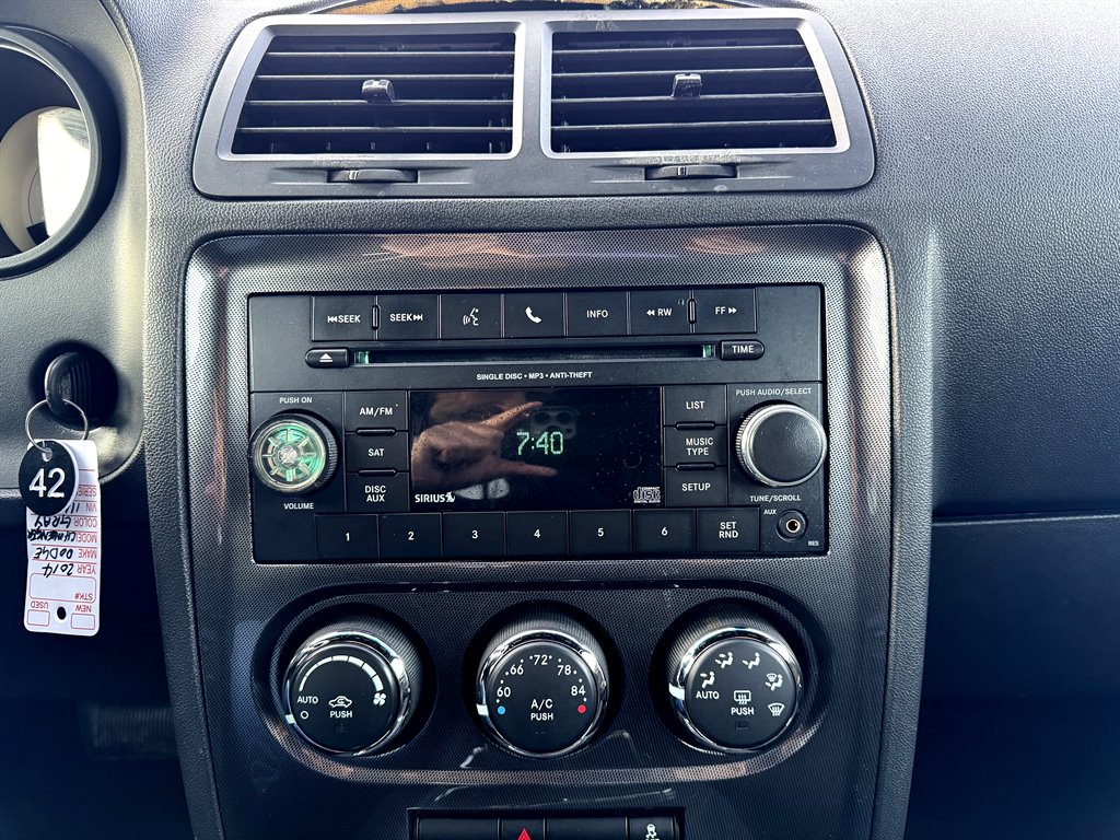 2014 Dodge Challenger SXT photo