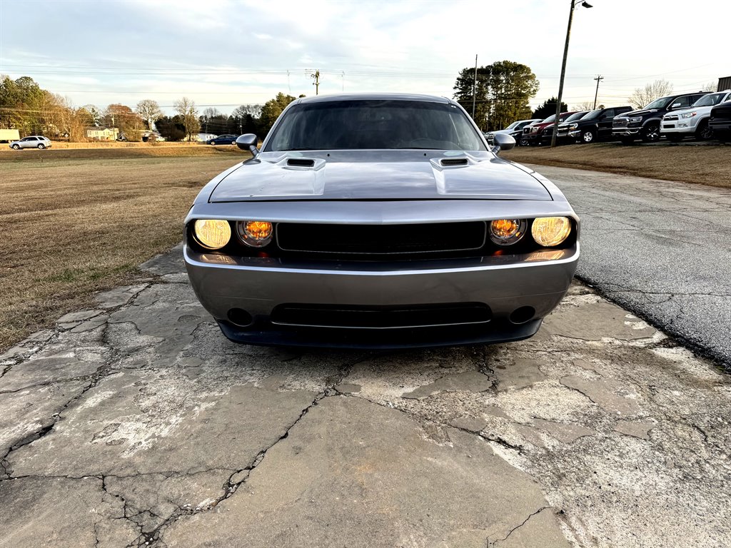 2014 Dodge Challenger SXT photo