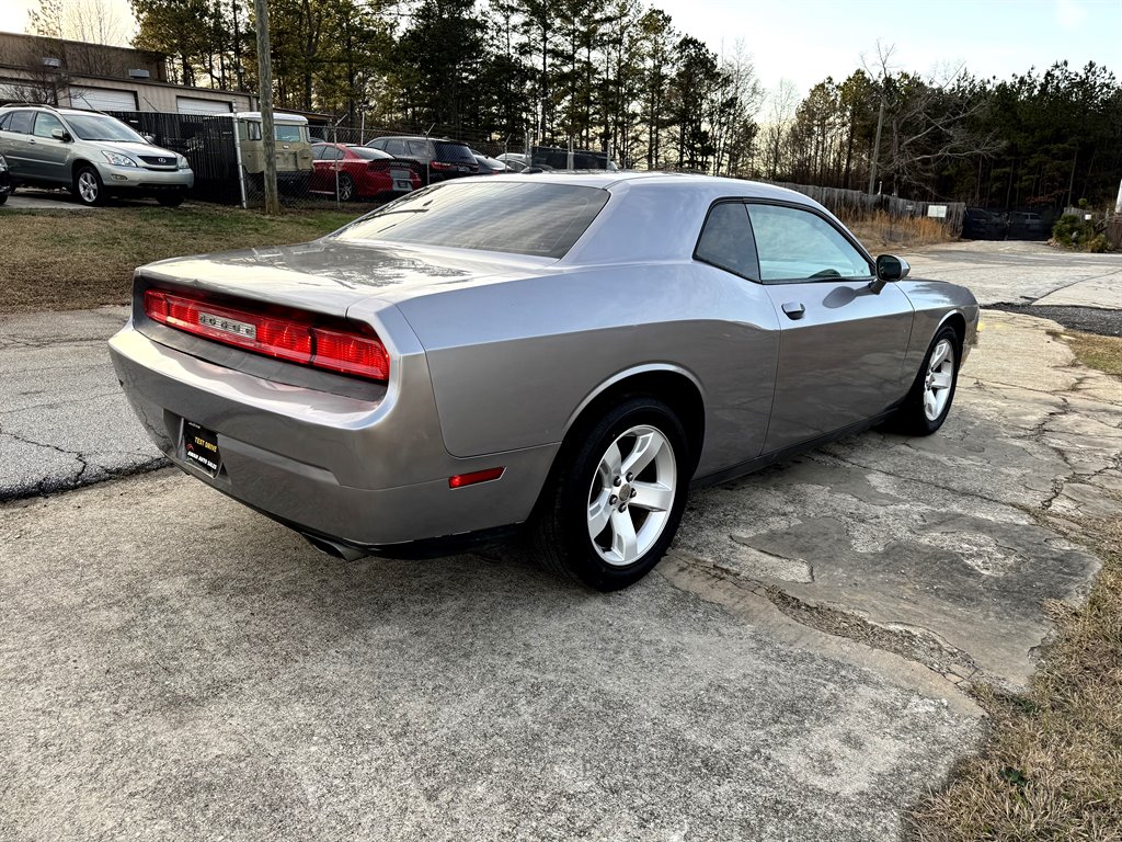 2014 Dodge Challenger SXT photo