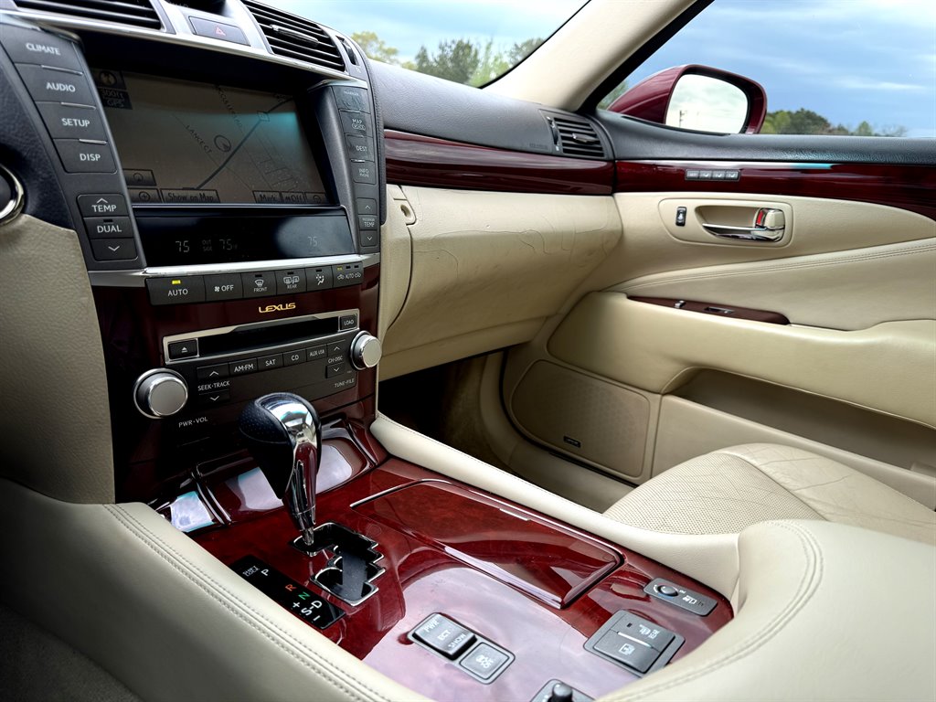 2010 Lexus LS 460 photo