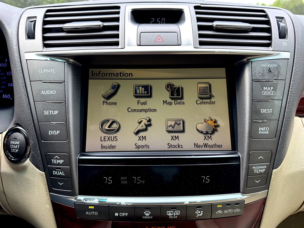 2010 Lexus LS 460 photo