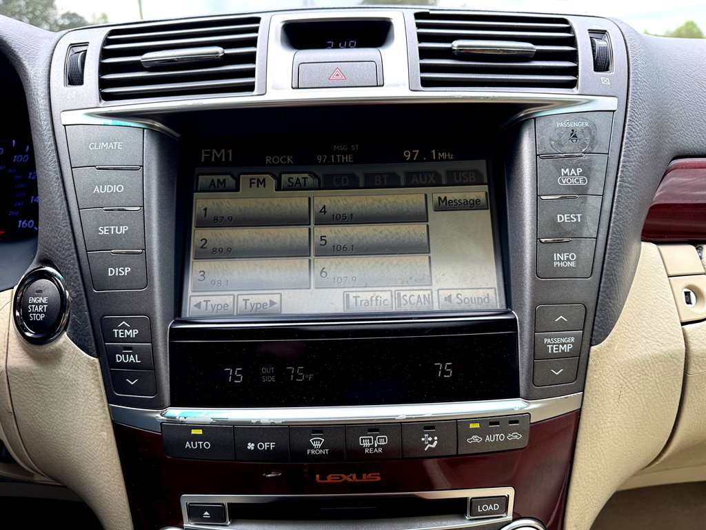2010 Lexus LS 460 photo