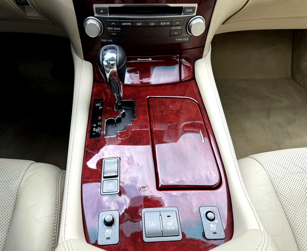 2010 Lexus LS 460 photo