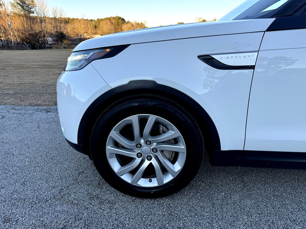 2018 Land Rover Discovery - $14,995