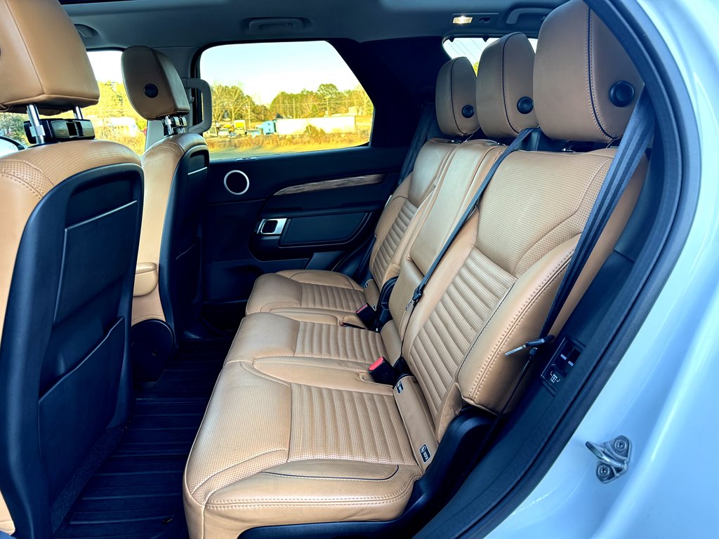 2018 Land Rover Discovery - $14,995