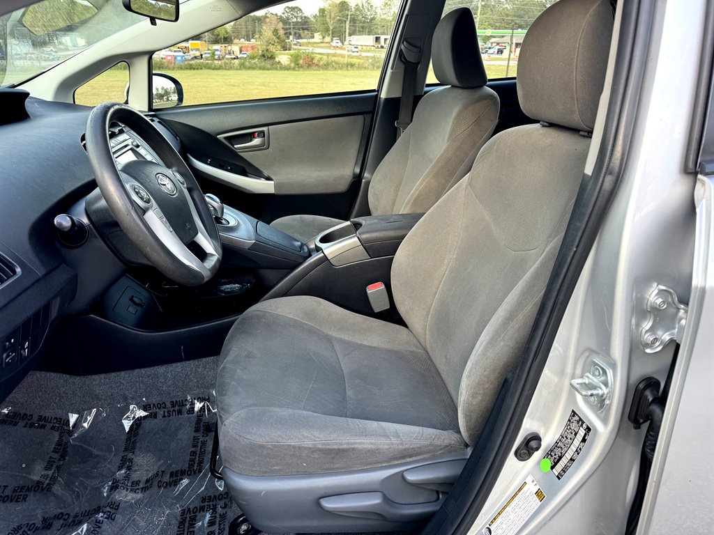 2013 Toyota Prius - $8,995