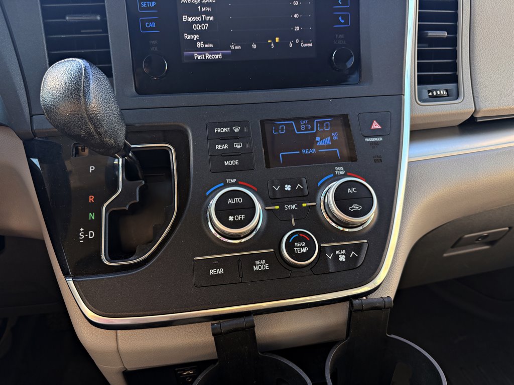 2015 Toyota Sienna - $10,995