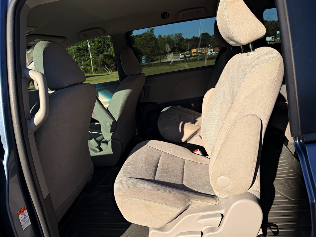 2015 Toyota Sienna - $10,995