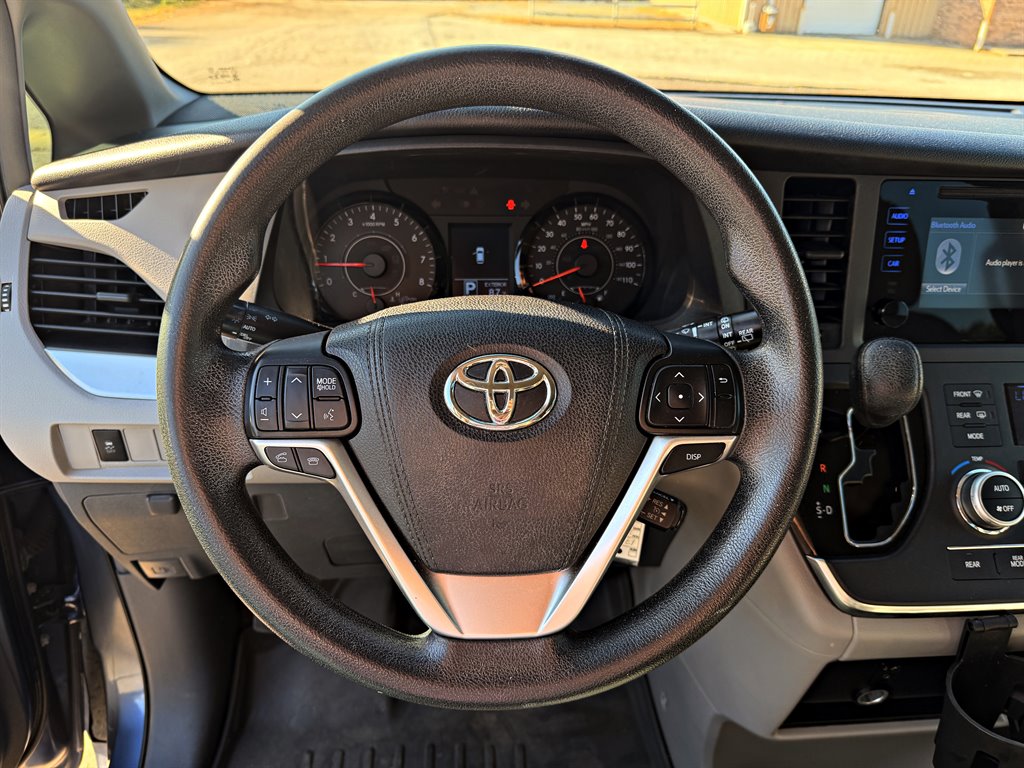 2015 Toyota Sienna - $10,995