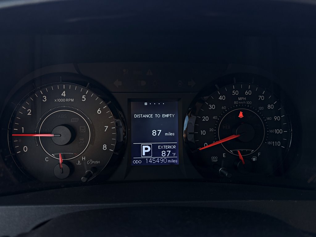 2015 Toyota Sienna - $10,995