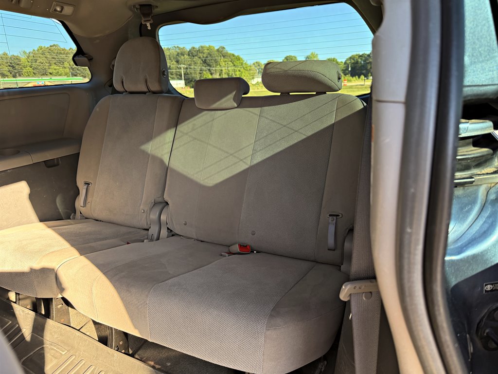 2015 Toyota Sienna - $10,995