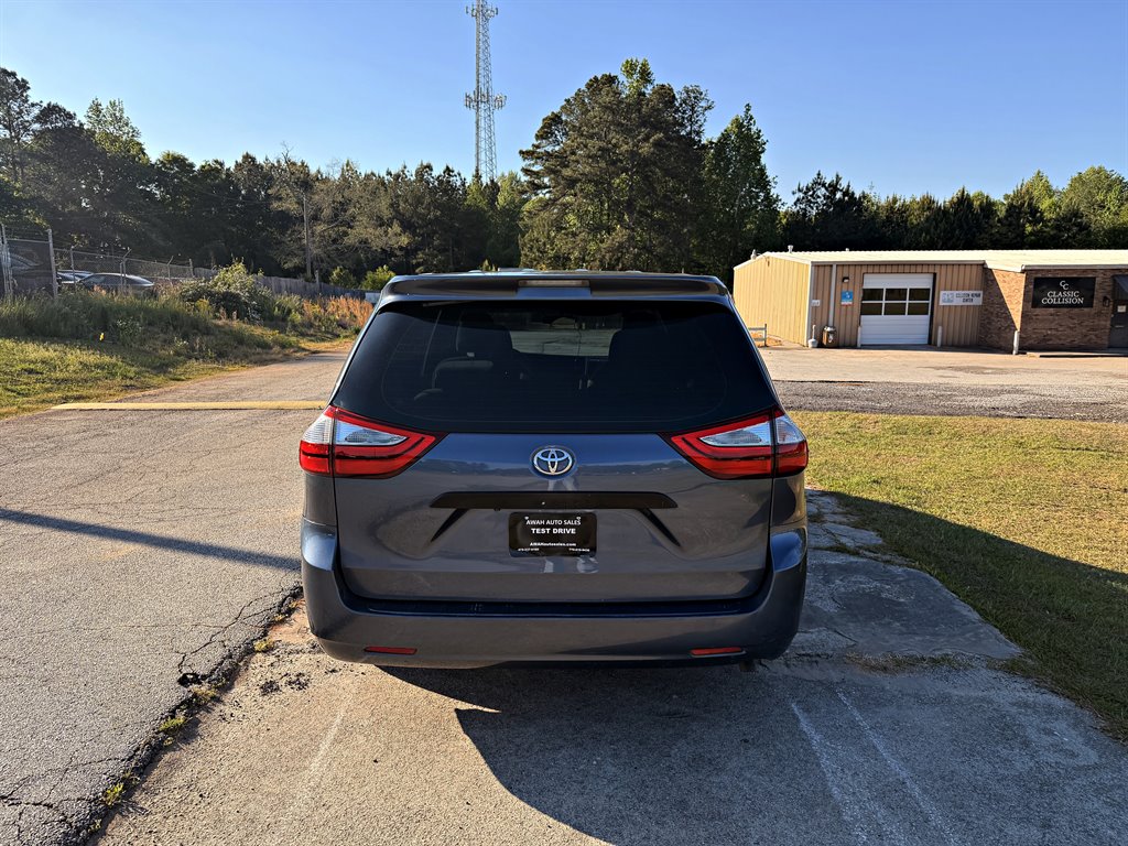 2015 Toyota Sienna - $10,995