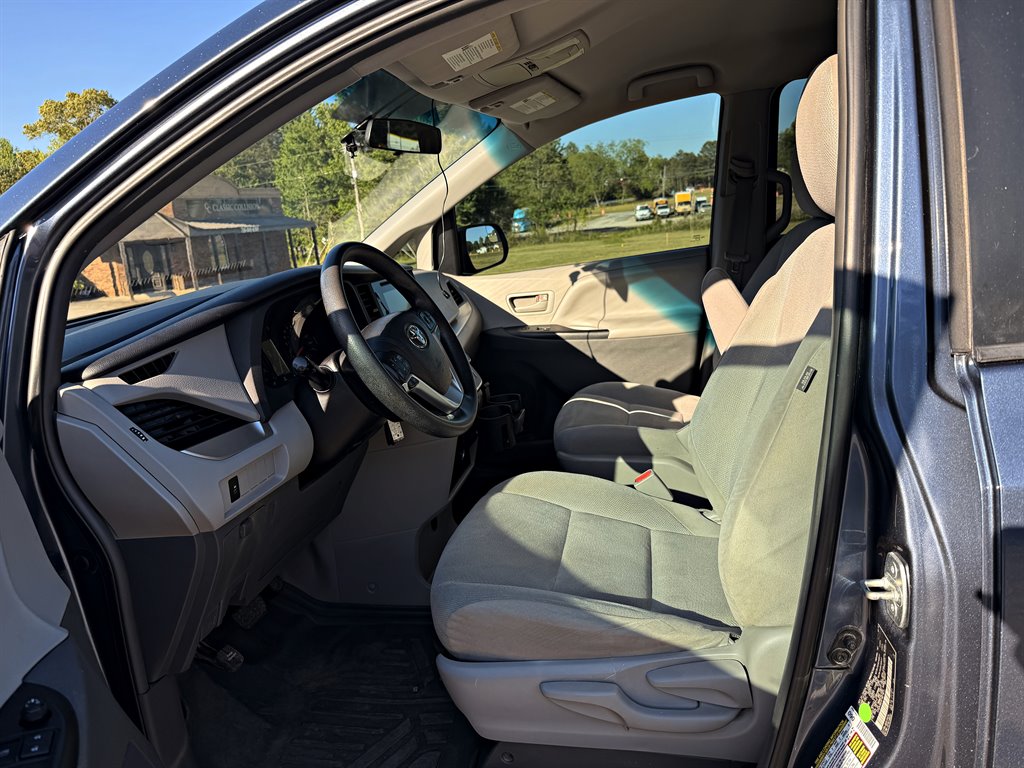 2015 Toyota Sienna - $10,995